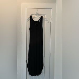 Black midi sleeveless knit dress